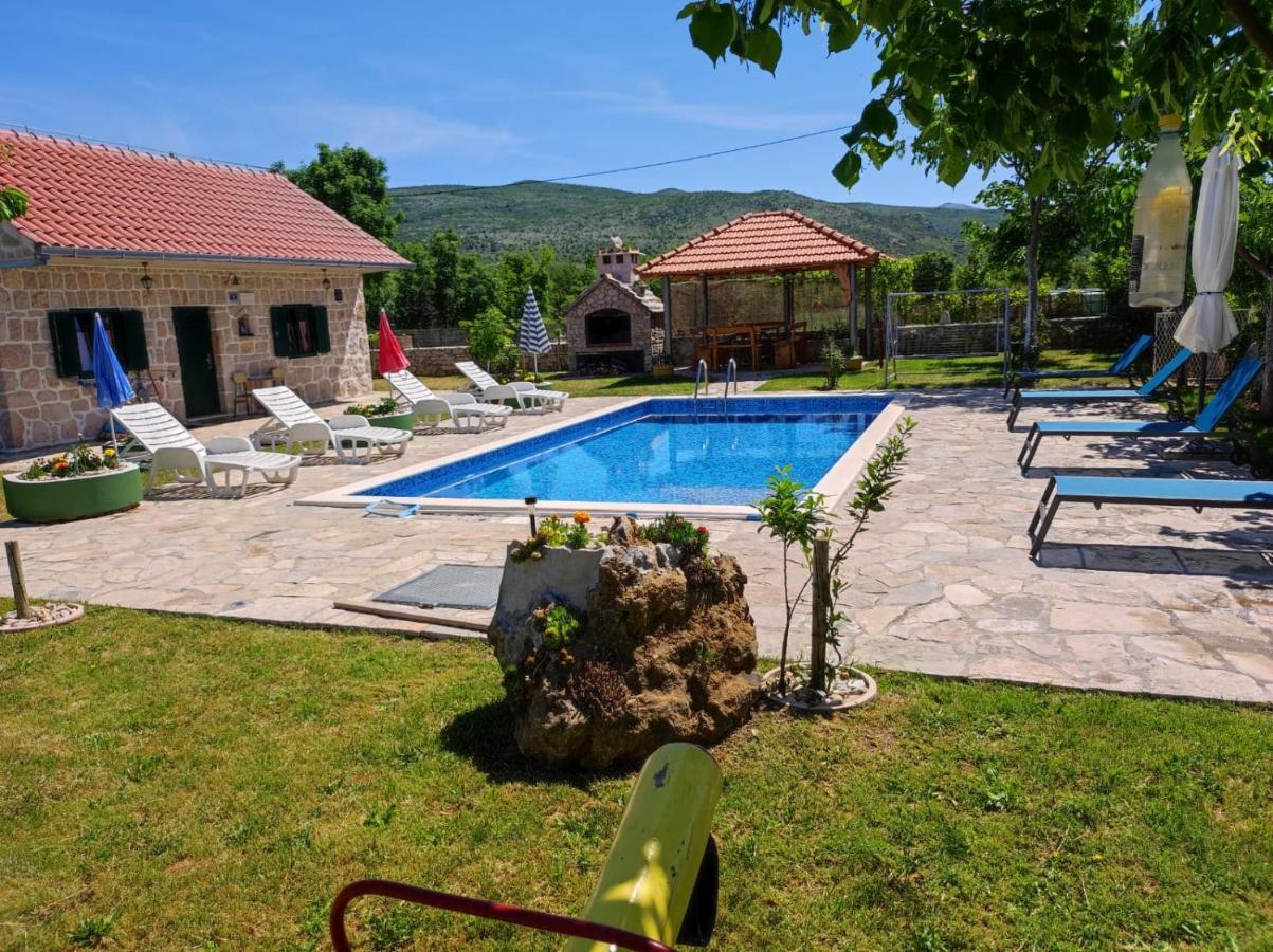 فيلا Nikini Dvori Gradac  المظهر الخارجي الصورة
