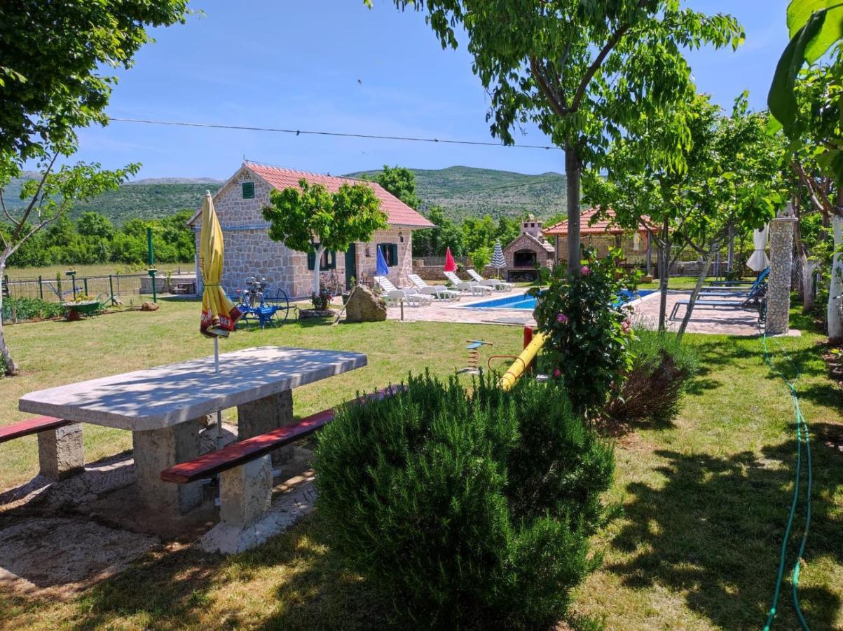 فيلا Nikini Dvori Gradac  المظهر الخارجي الصورة